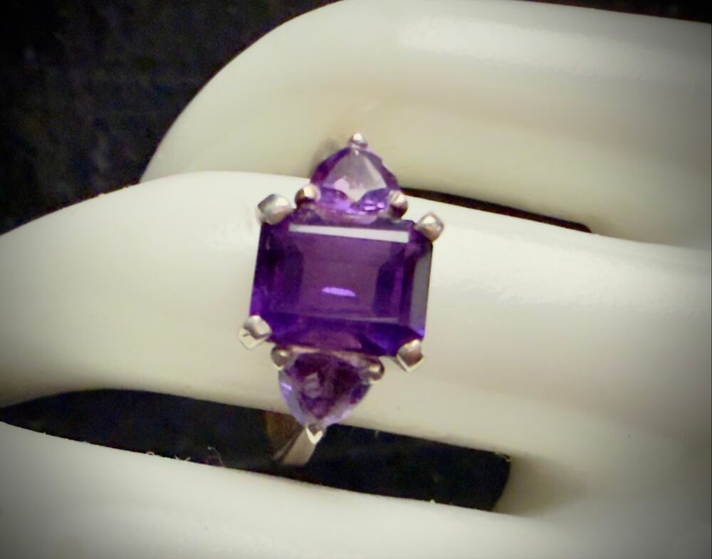Sterling Silver  5 ct Amethyst 
 Trilogy  ring, Size 6.5